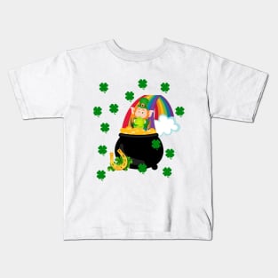 Leprechaun on rainbow Kids T-Shirt